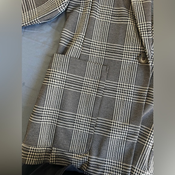 18. H&M Plaid Pattern Lapel Blazer/Coat - Picture 2 of 8